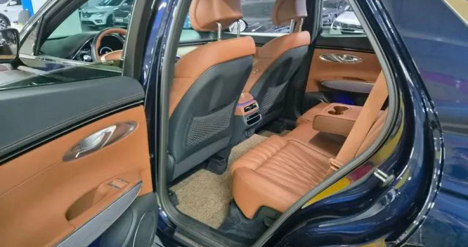 Genesis Gv70 