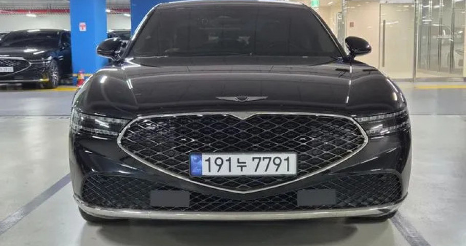 Genesis G90 