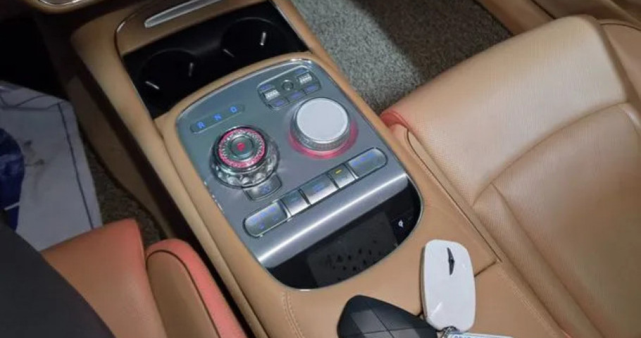 Genesis G90 