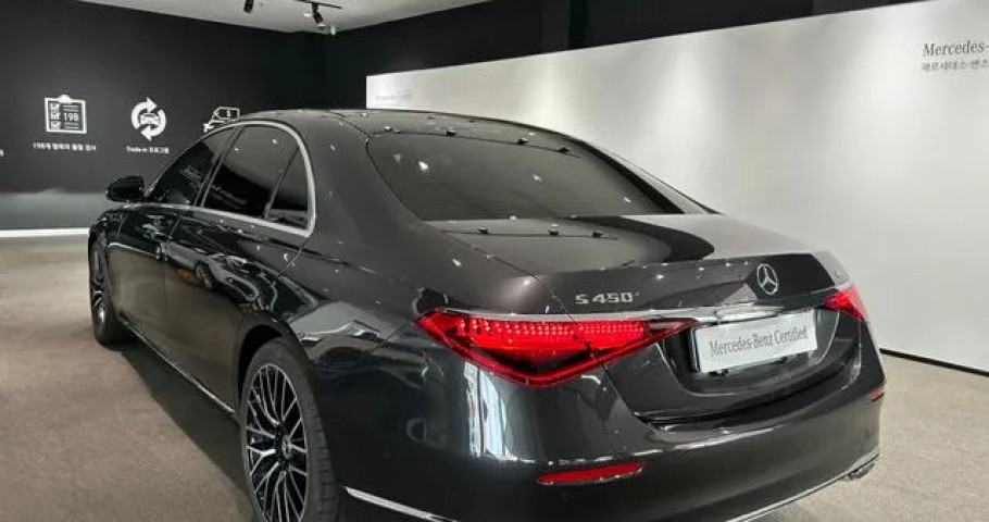 Mercedes-Benz S-Class 