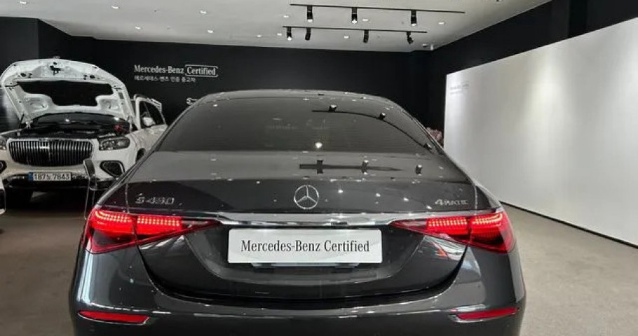 Mercedes-Benz S-Class 