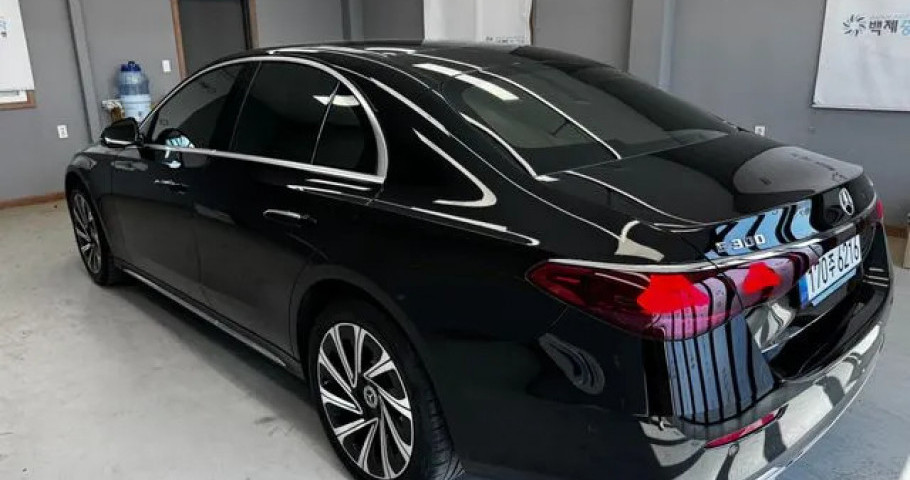 Mercedes-Benz E-Class 