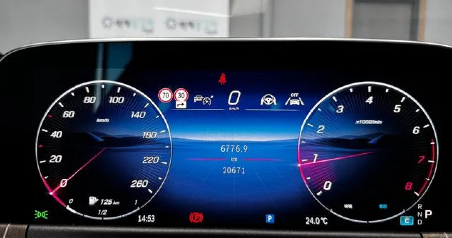 Mercedes-Benz E-Class 