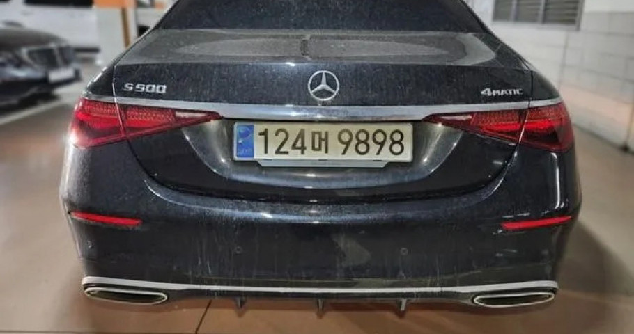 Mercedes-Benz S-Class 