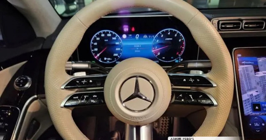 Mercedes-Benz S-Class 