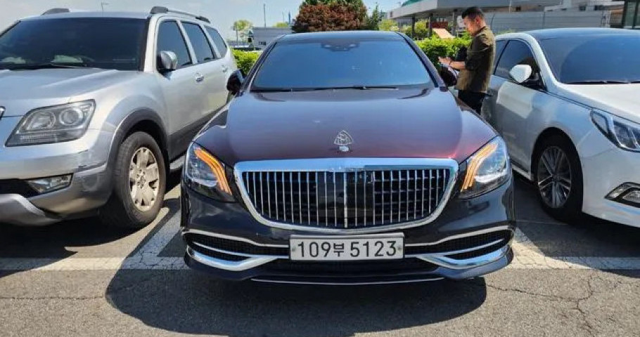 Mercedes-Benz S-Class 