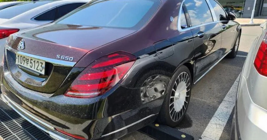 Mercedes-Benz S-Class 