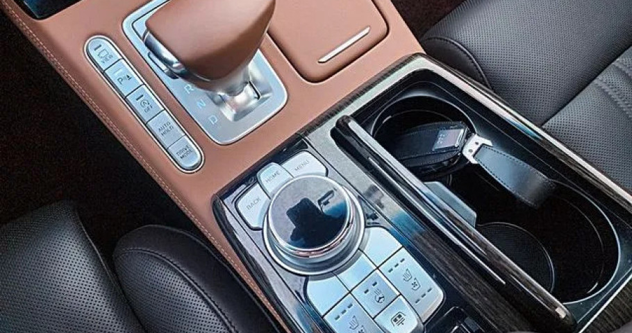 Genesis G90 