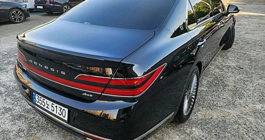 Genesis G90 