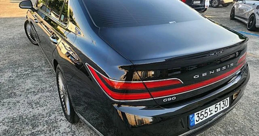 Genesis G90 