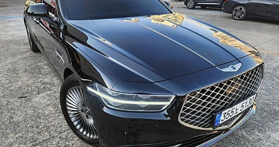 Genesis G90 
