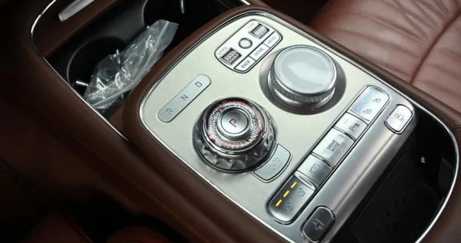 Genesis G90 