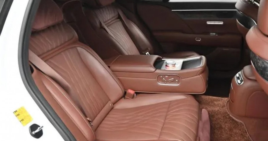 Genesis G90 