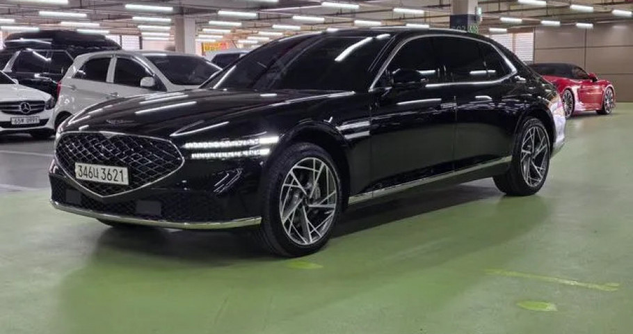 Genesis G90 