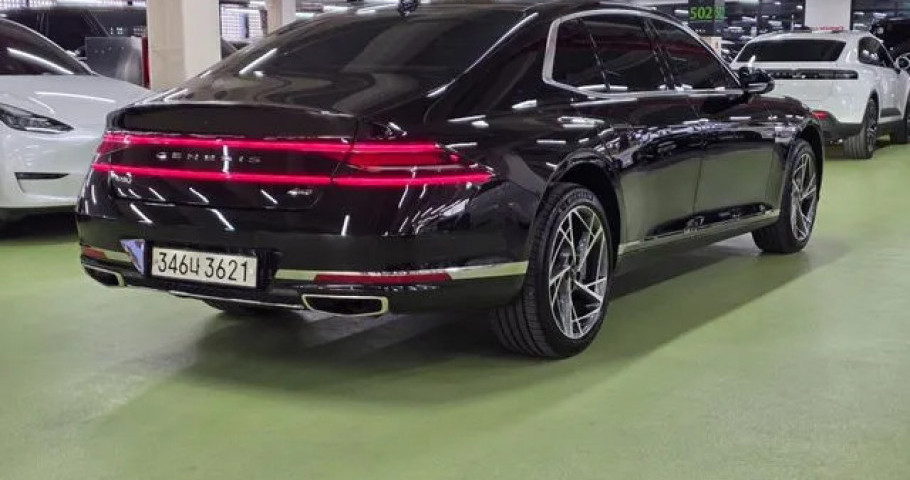 Genesis G90 