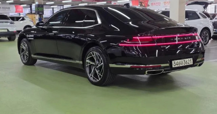 Genesis G90 