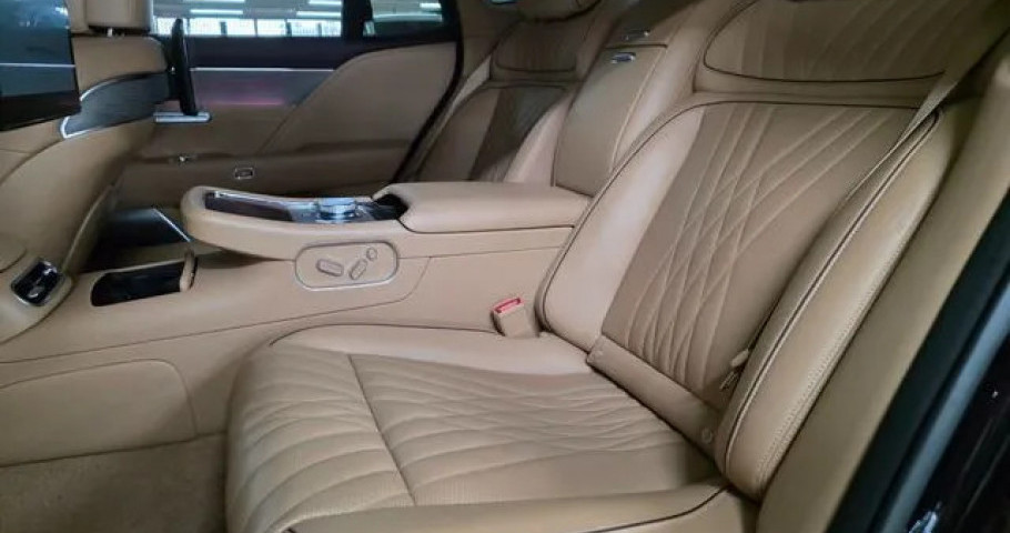Genesis G90 