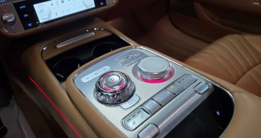 Genesis G90 