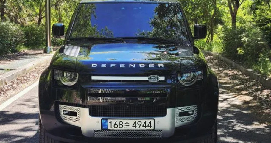 Land Rover Defender 