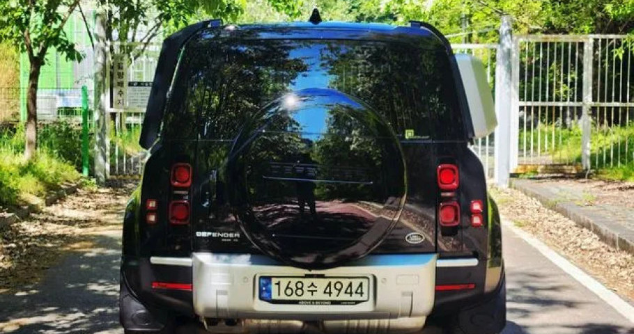 Land Rover Defender 