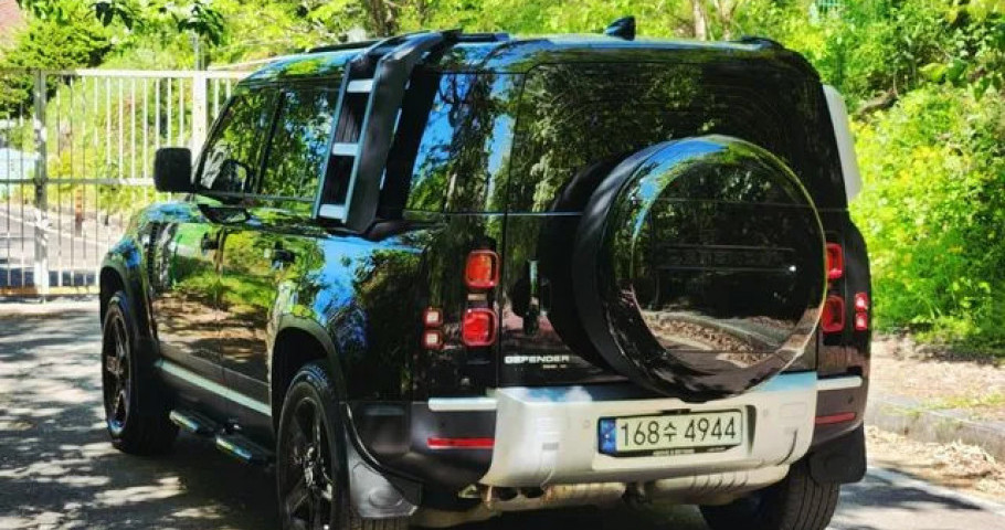 Land Rover Defender 