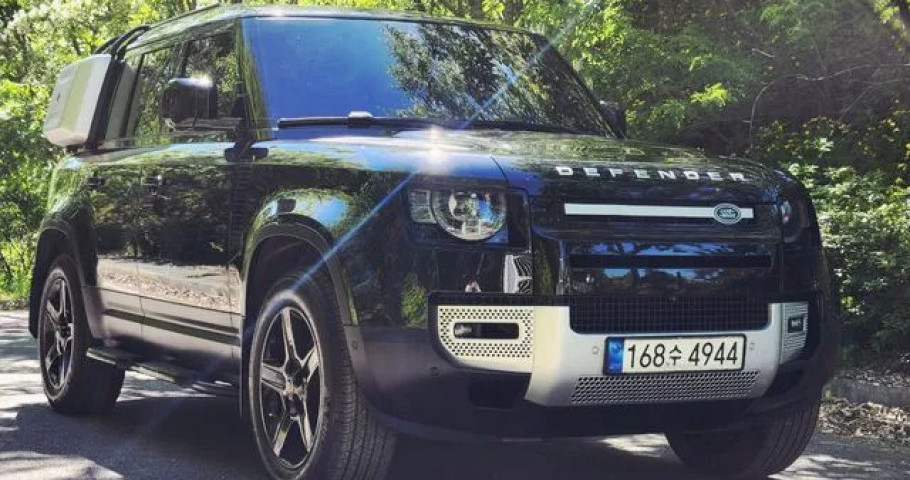Land Rover Defender 
