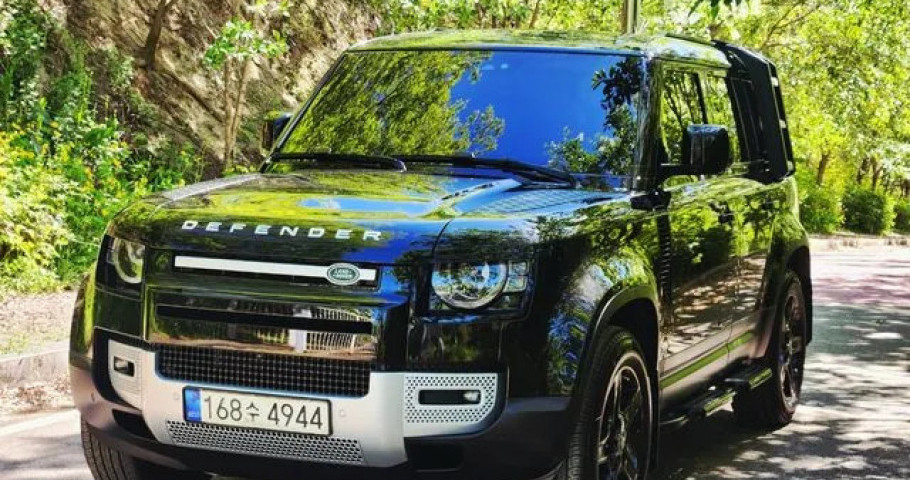 Land Rover Defender 