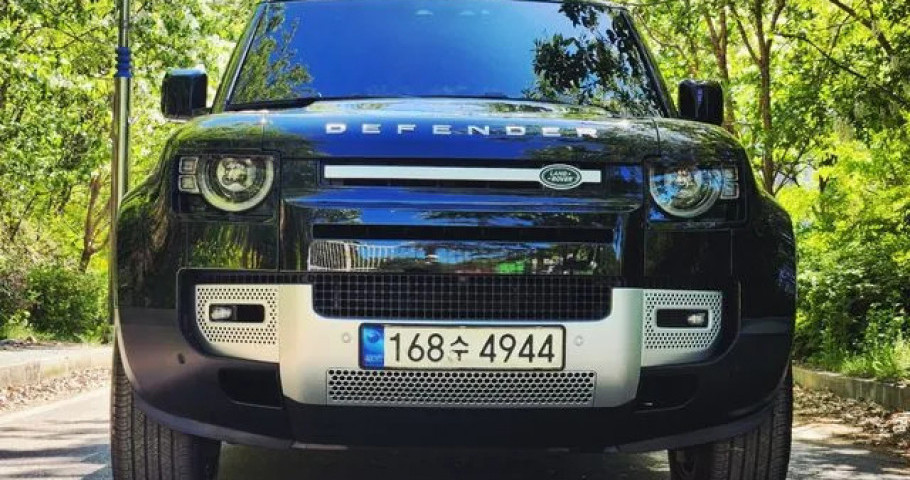 Land Rover Defender 