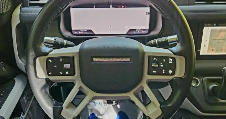 Land Rover Defender 