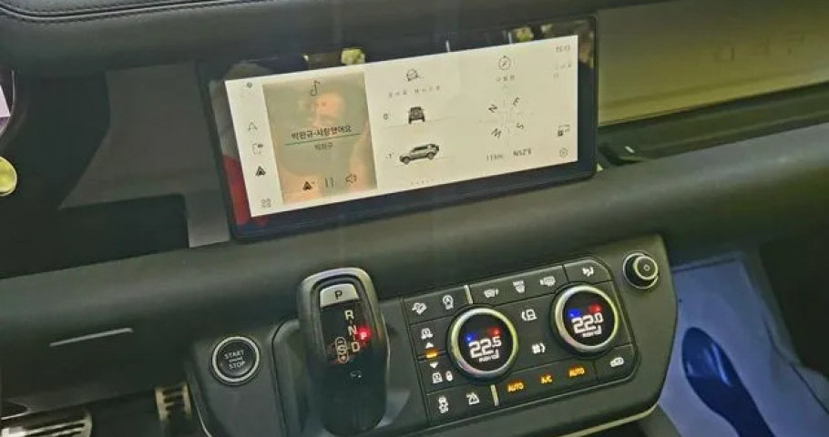 Land Rover Defender 