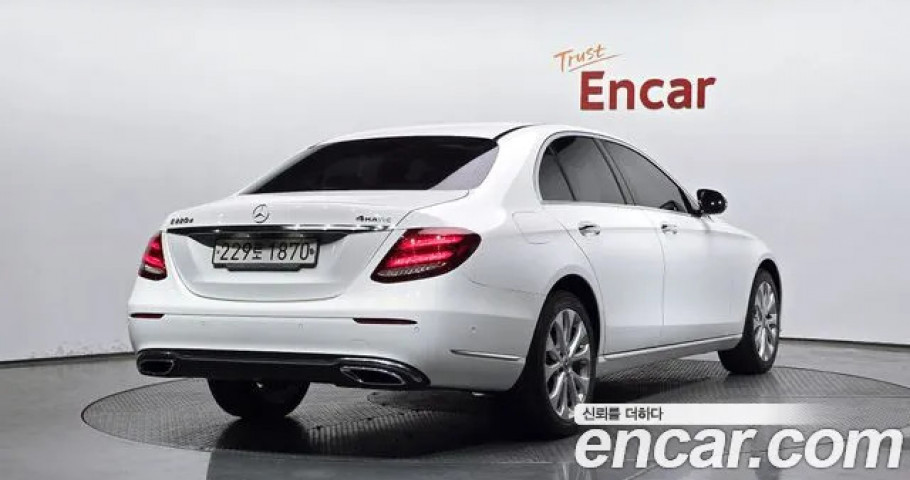 Mercedes-Benz E-Class 