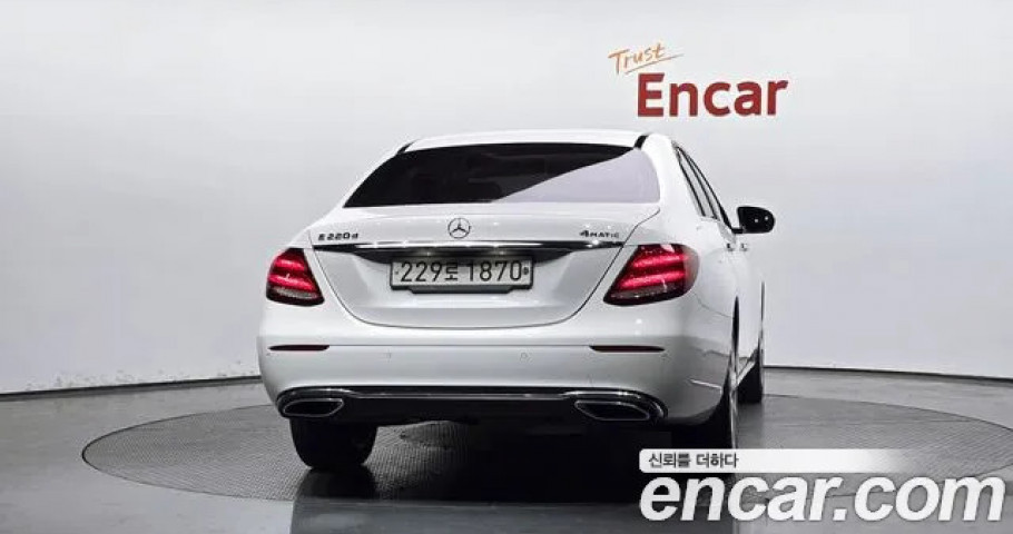 Mercedes-Benz E-Class 