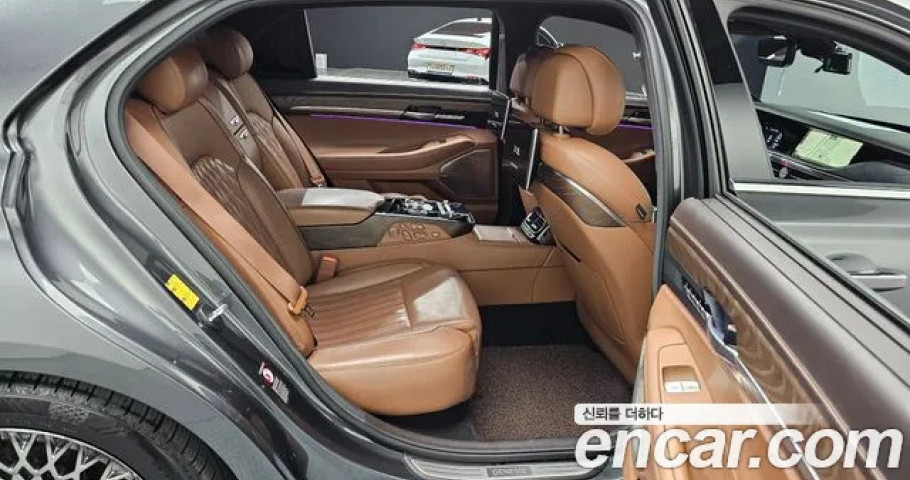 Genesis G90 