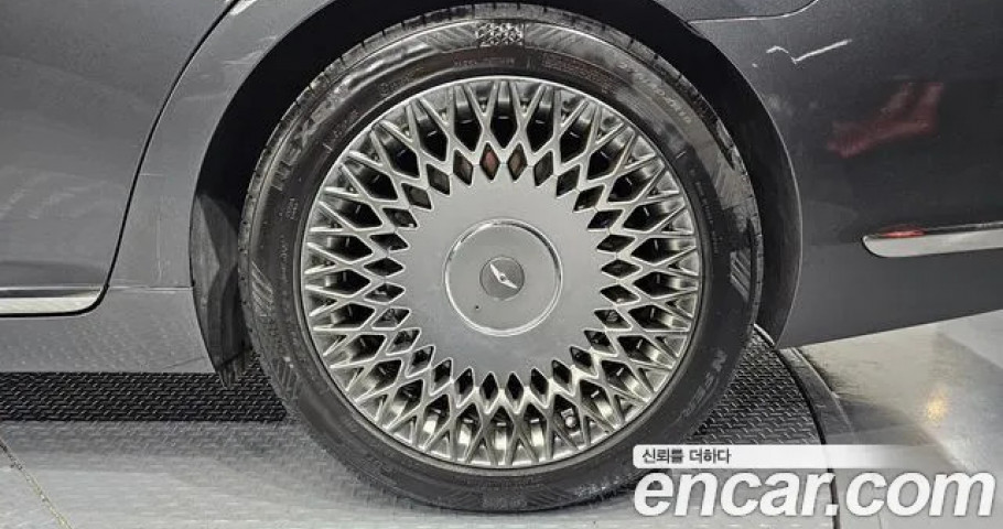 Genesis G90 