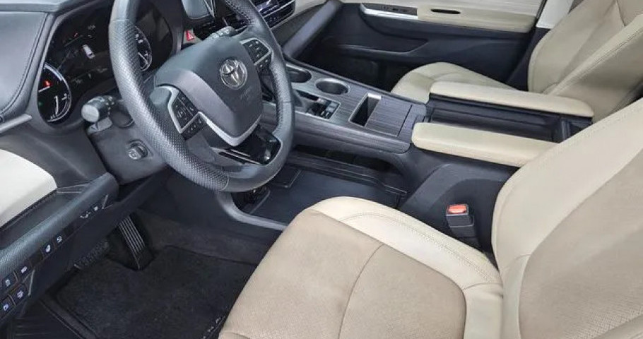 Toyota Sienna 