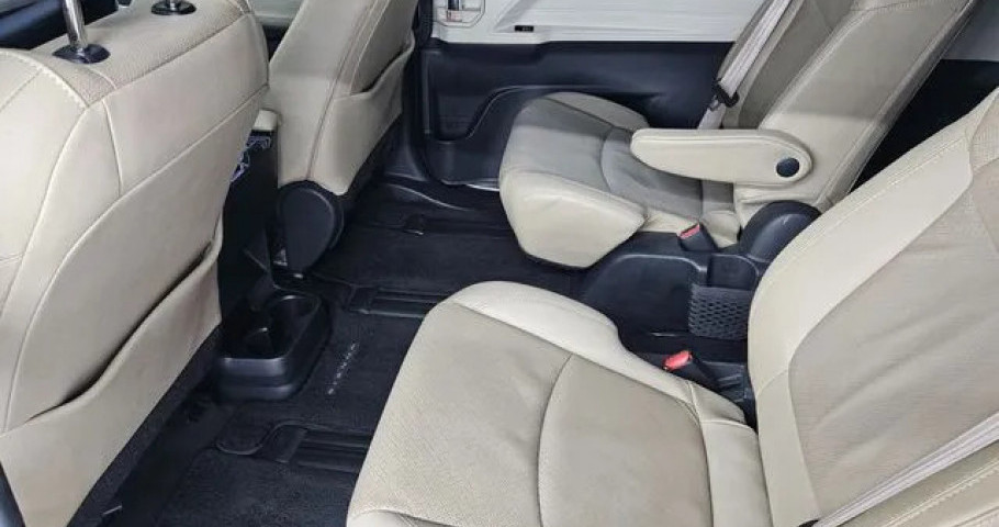 Toyota Sienna 