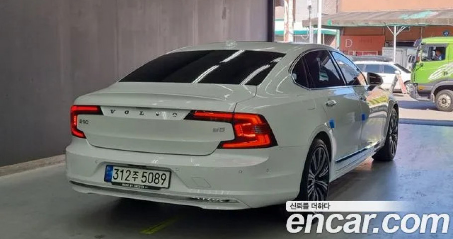 Volvo S90 