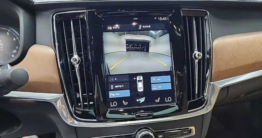 Volvo S90 