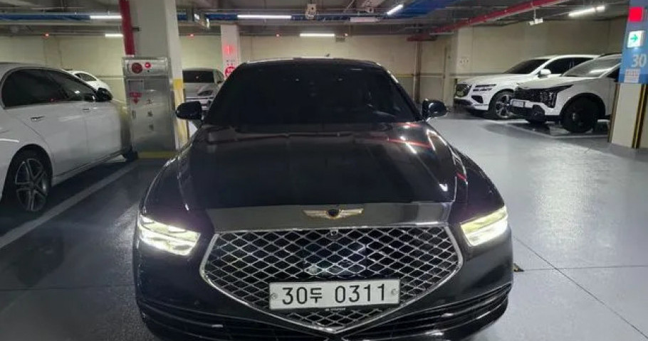 Genesis G90 