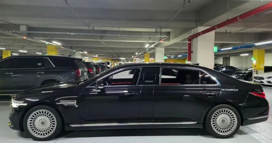 Genesis G90 