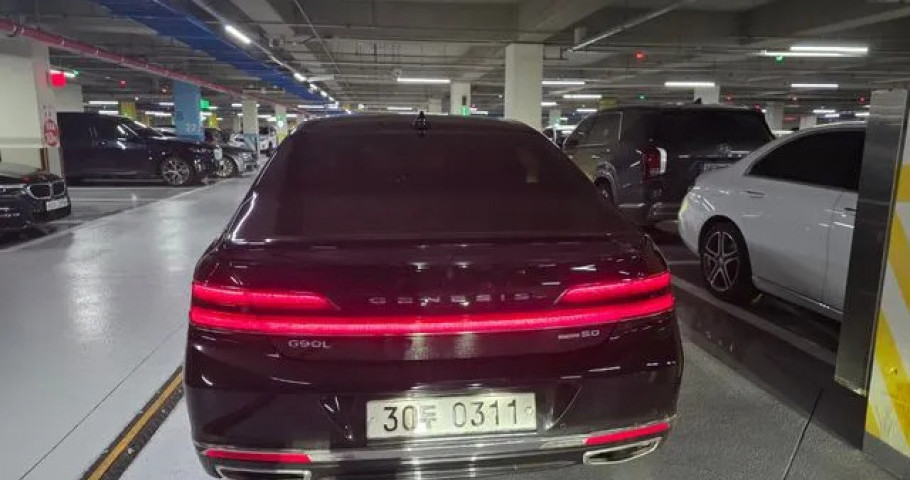 Genesis G90 