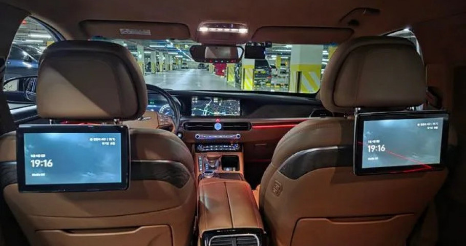 Genesis G90 