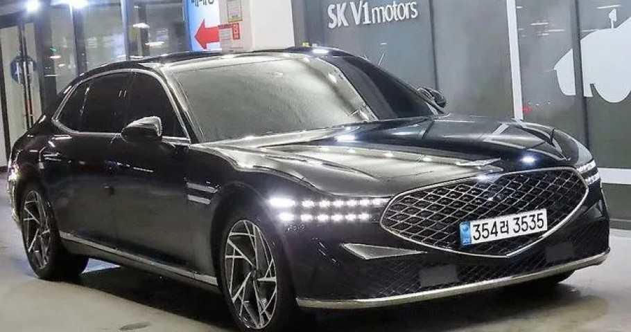 Genesis G90 