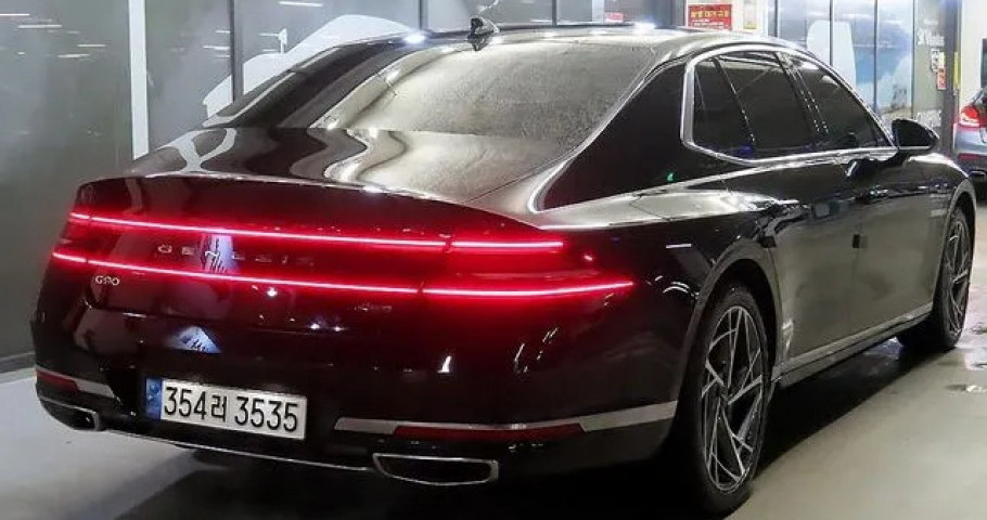 Genesis G90 
