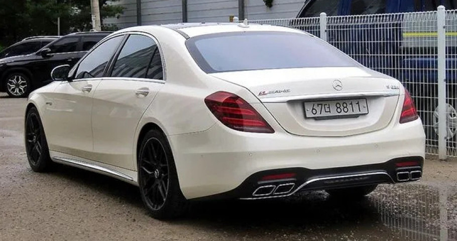 Mercedes-Benz S-Class 