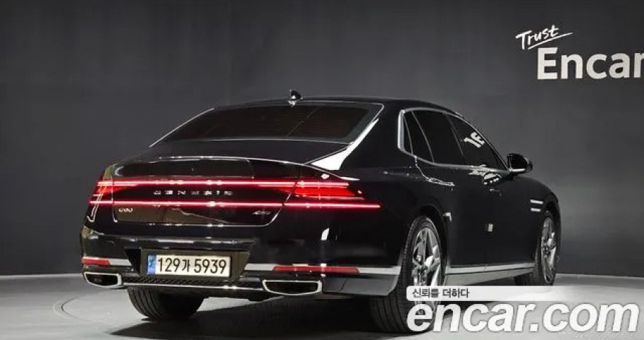 Genesis G90 