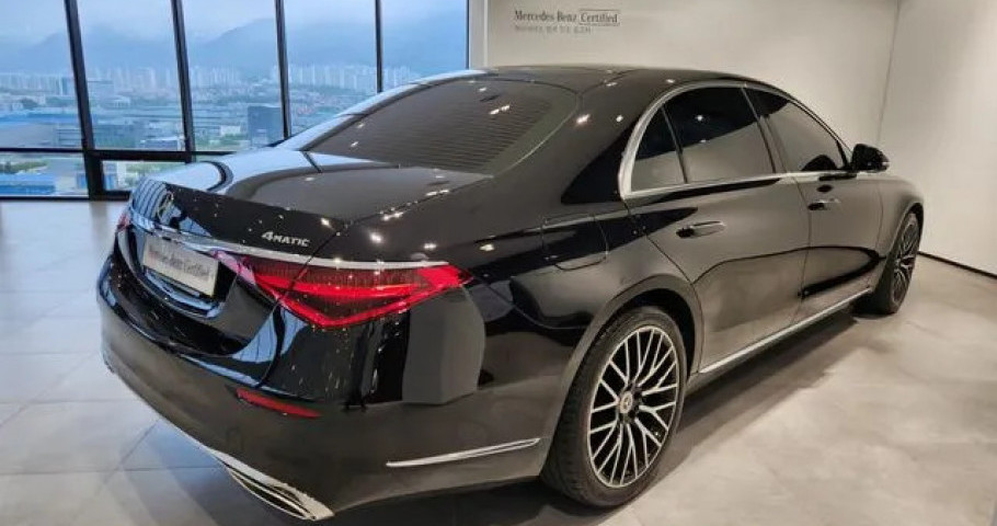 Mercedes-Benz S-Class 