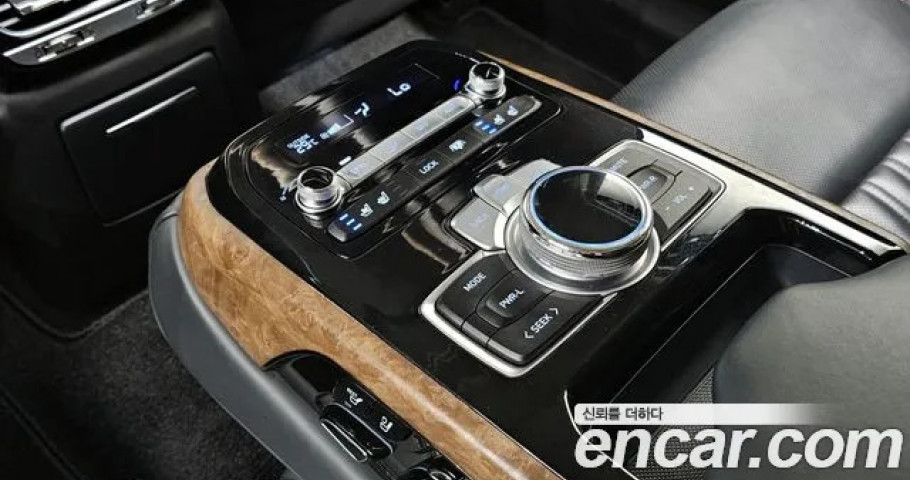 Genesis G90 
