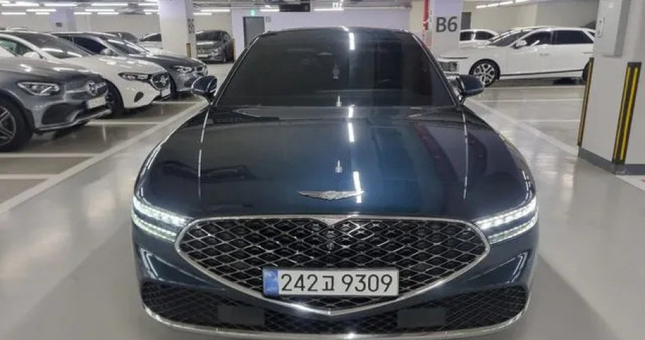 Genesis G90 