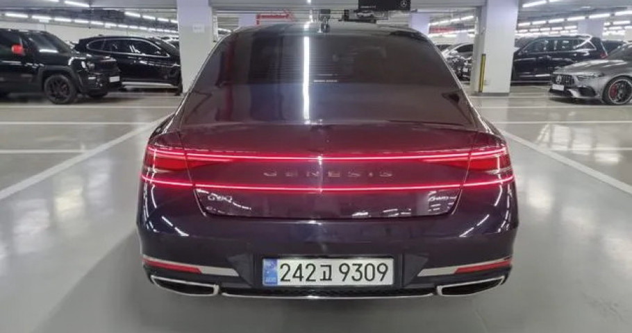 Genesis G90 